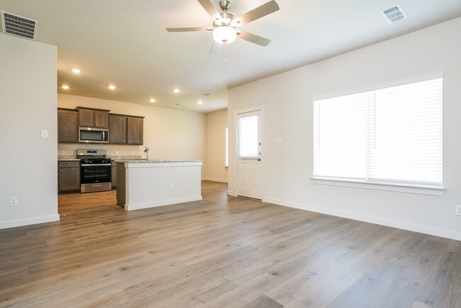 Photo - 421 Watson Ct