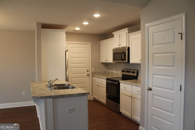 Photo - 7040 White Pine Ave