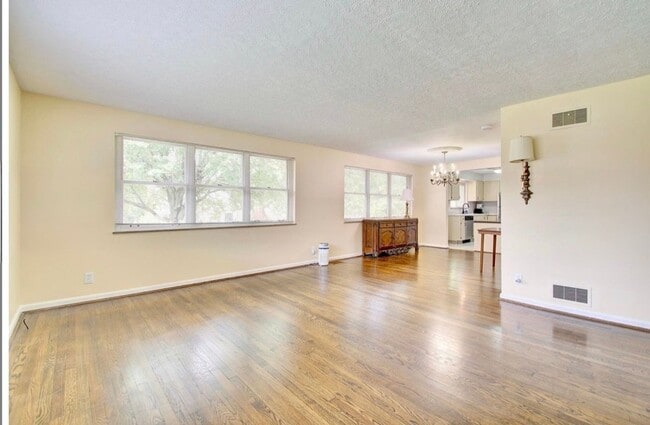 Photo - 2401 Carlisle Ave