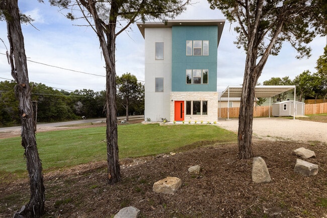 Building Photo - 1940 Green Hill Dr