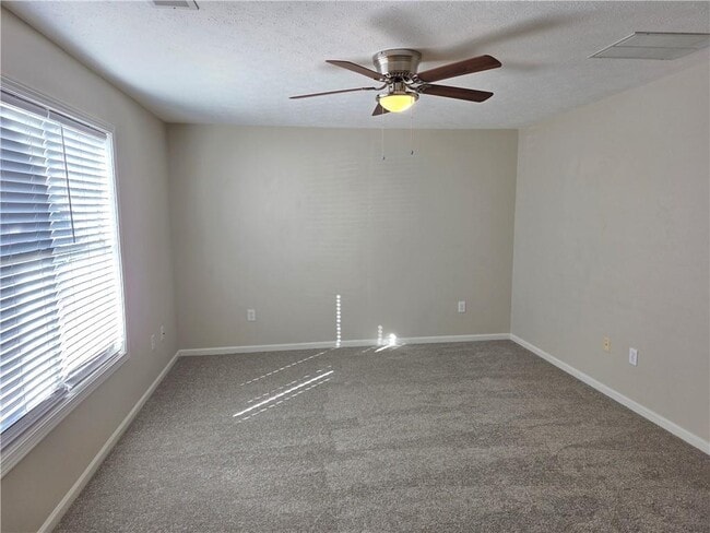 Photo - 100 Rosehip Ln