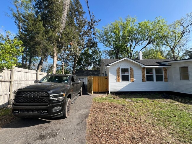 Building Photo - 4833 College St