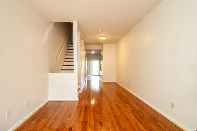 Photo - 107 Scott St