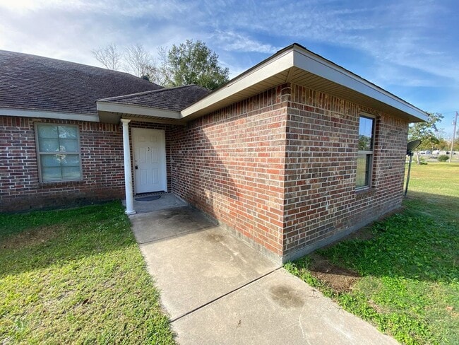 Building Photo - 193 Gilmore Rd Unit 2