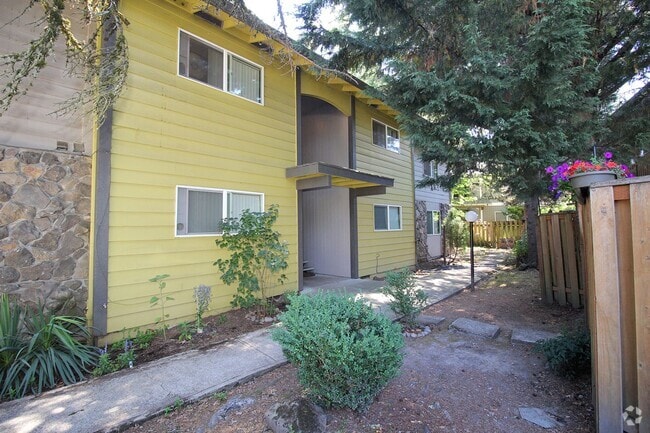Building Photo - 6755-6755 SW Terri Ct Unit 6651-37 Rental