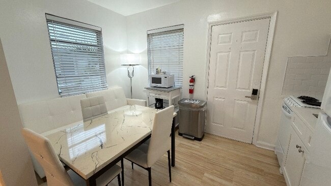 Photo - 545 Michigan Ave Unidad 8