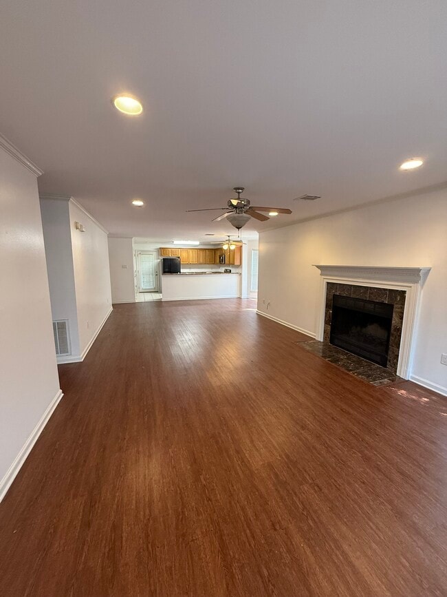 Photo - 529 Versailles Blvd
