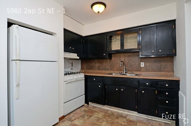 Building Photo - AVAILABLE Now! 2 Bedroom Apartment in Quie... Unit 1