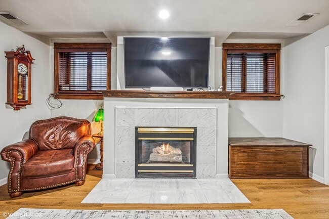 Photo - 659 W Buckingham Pl