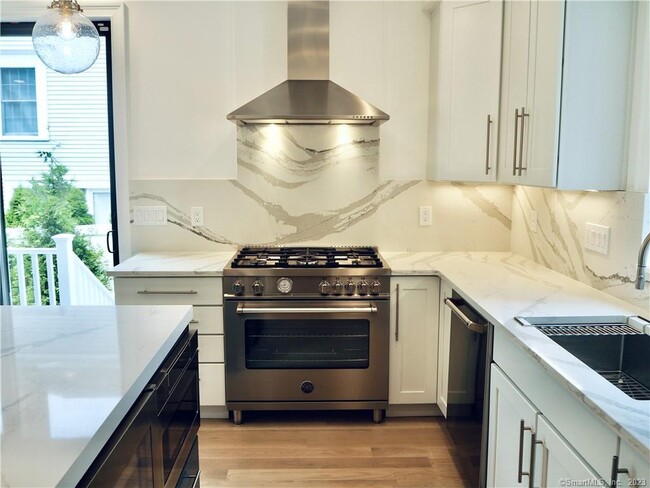 Photo - 70 Seminary St