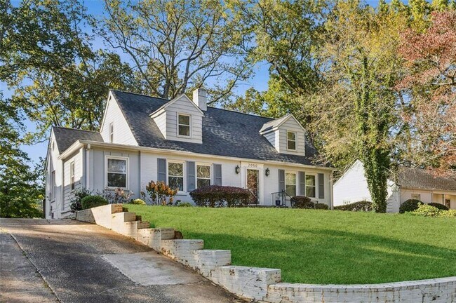 Photo - 2050 Mercer Ave