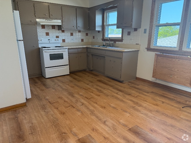 Building Photo - 5839 W 63rd St Rental