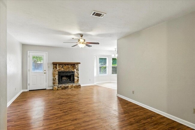 Photo - 3232 Riddle Dr