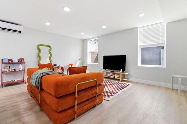 Photo - 461 Pavonia Ave