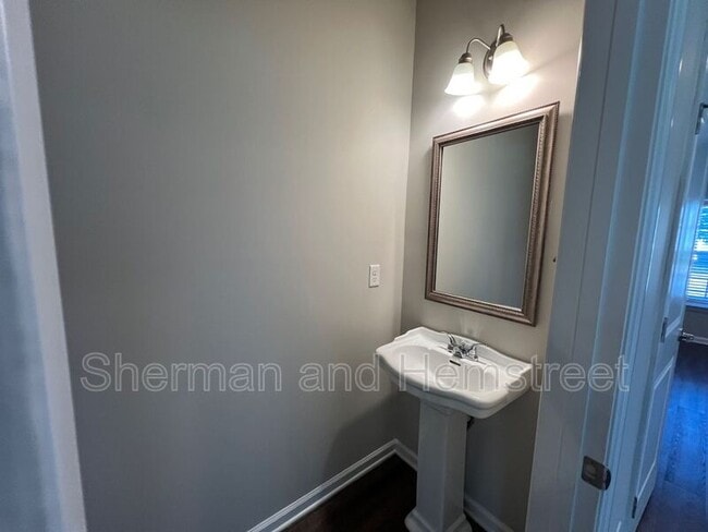 Photo - 626 Dobhill Ln
