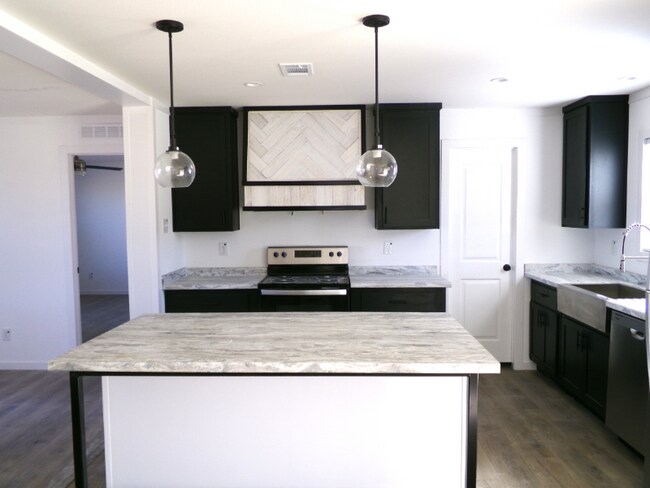 Photo - 432 Patriot Ln