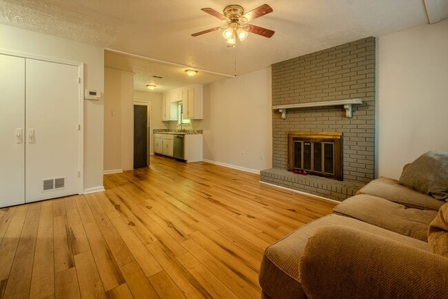 Photo - 1180 Whit Davis Rd