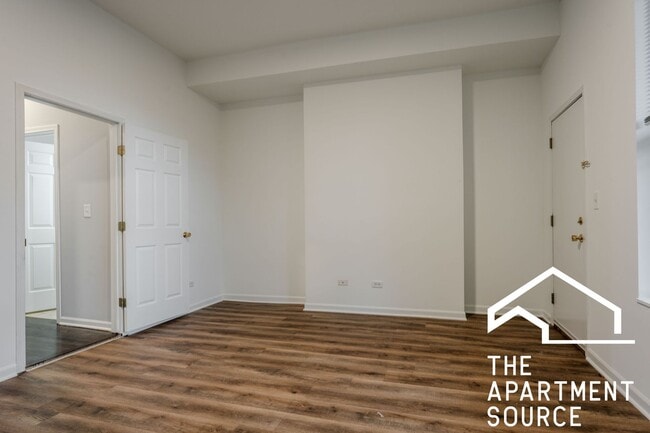 Photo - HUGE 2BR/1BA Close to Blue Line! Unidad 35-2