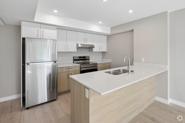 2BR, 2BA - 725SF - Kitchen