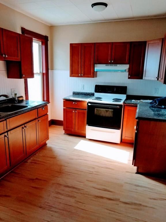 Photo - 694 S Main St