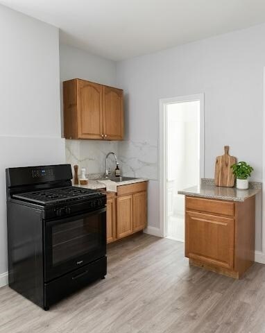 Photo - 25 E 18th St