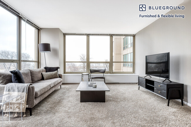 Building Photo - 3450 N Lake Shore Dr Rental