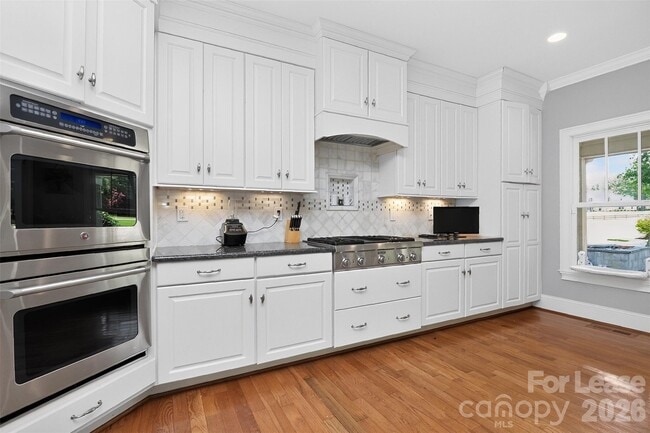 Photo - 9704 Saddle Ave
