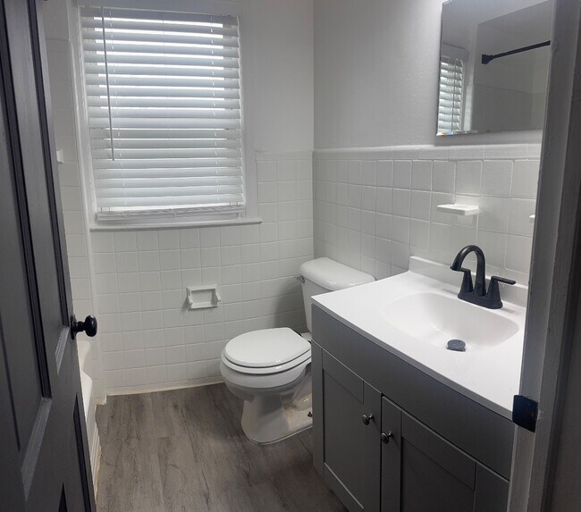 Photo - 480 Marquette Dr