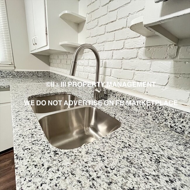 Photo - 110 S Annie St