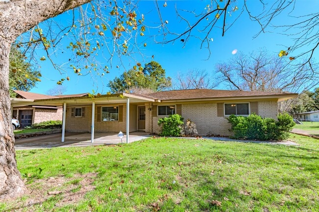 Building Photo - 1126 10th St