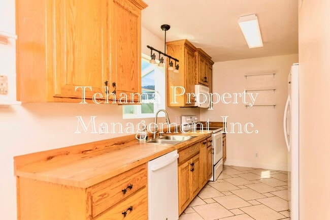 Photo - Charming 3 bedroom 1.5 bath Townhouse in Red Bluff