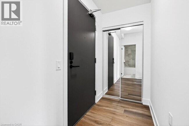 Photo - 2088 James St Unit 702