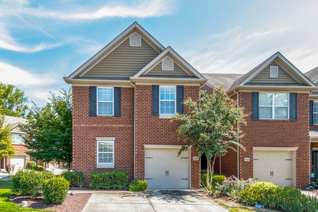 This 3 BR/2.5 BA Oak Hill Townhome Should ... - This 3 BR/2.5 BA Oak Hill Townhome Should ...