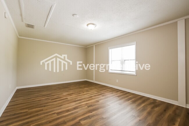 Photo - 2969 Ruskin St