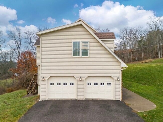 Photo - 65 Hillside Dr