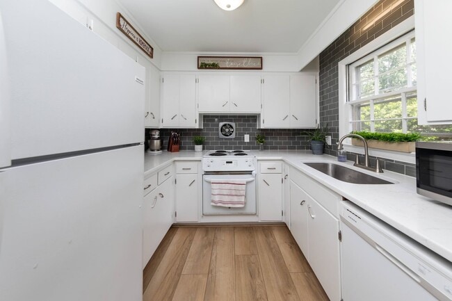 Photo - 134 Berkeley Ln