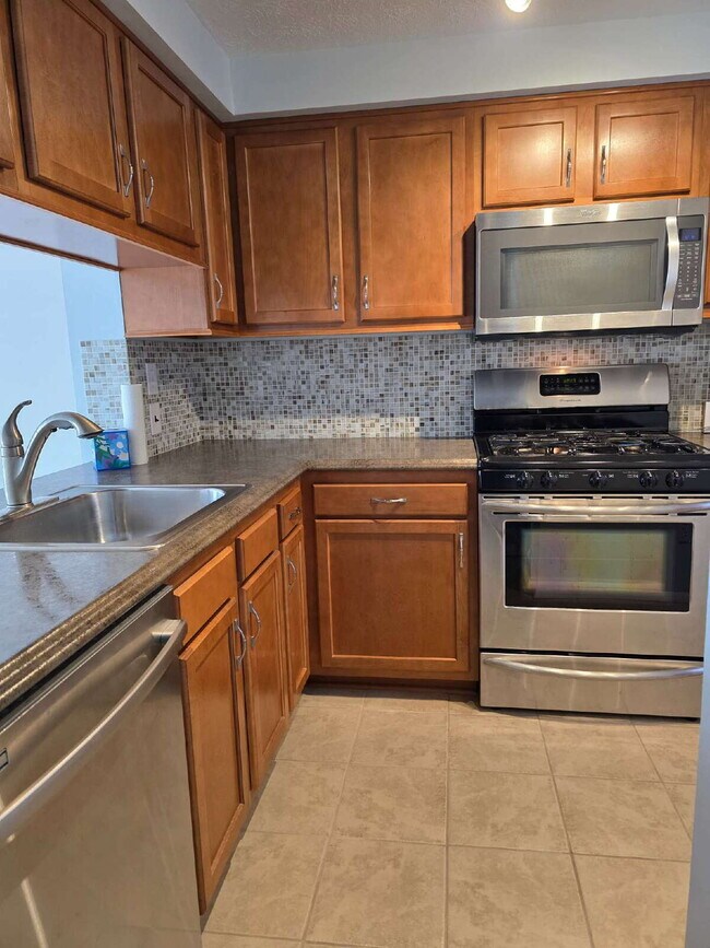 Photo - "Charming 2-Bedroom Townhouse Retreat in Venetia"