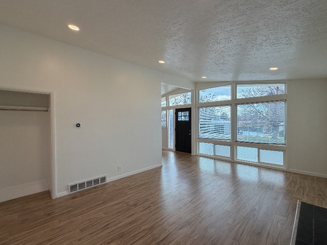 Photo - 3360 Gramercy Ave Unidad A