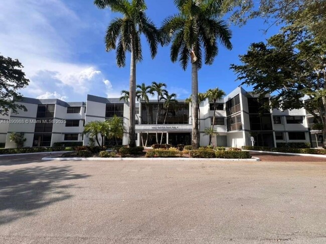 Building Photo - 16251 Golf Club Rd Unit 211