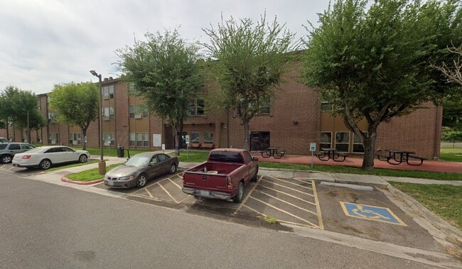 Photo - 900 Los Ebanos Rd