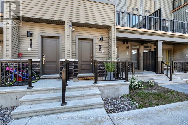 Photo - 218 Parnian Private