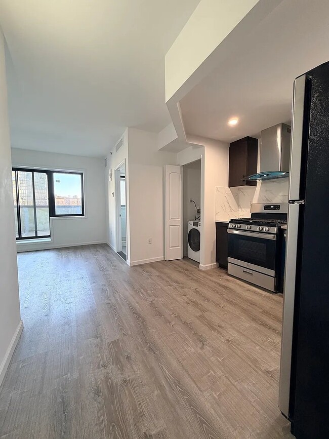 Building Photo - 97-30 64th Ave Unit Apt 7C