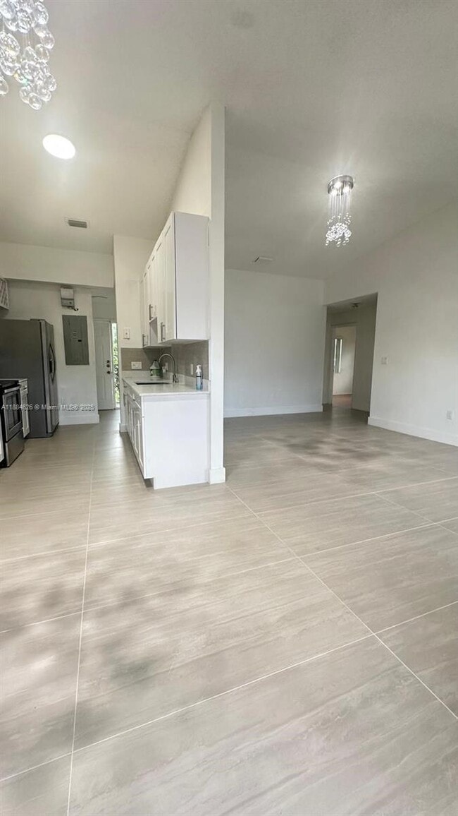Building Photo - 21301 NE 9th Pl Unit 1 Rental