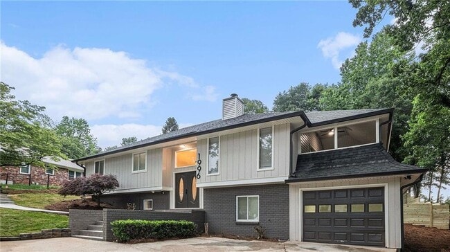 Photo - 1996 Briarwood Dr