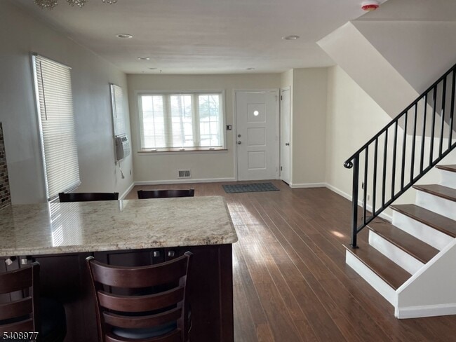 Photo - 411 Lake Shore Dr