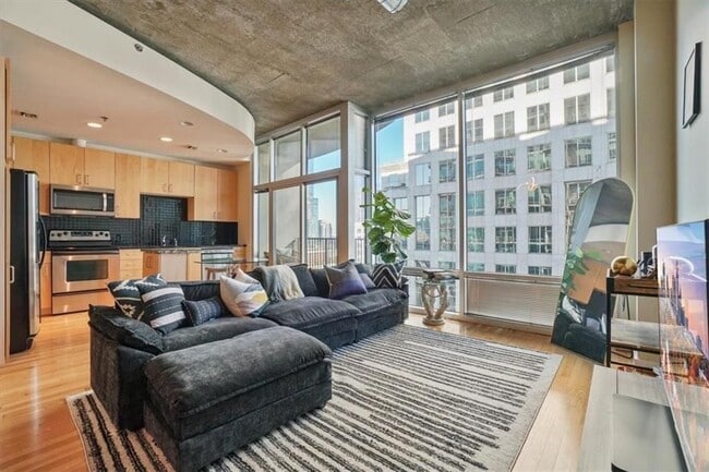 Photo - 943 Peachtree St NE