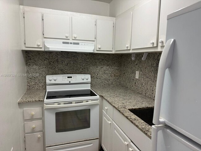 Building Photo - 4725 NW 7th St Unit 206-3