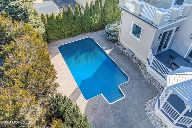 Photo - 215 Hollywood Ave