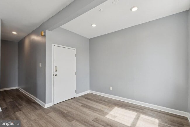 Photo - 21 E Price St Unit 2B