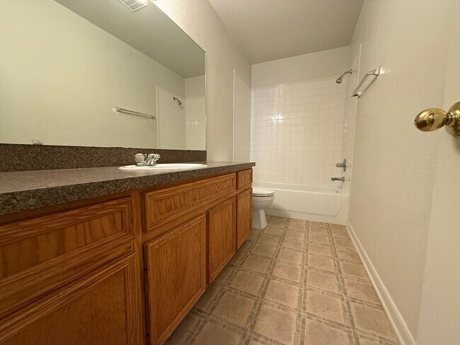 Photo - 1100 Lansberry Ct Unit # B